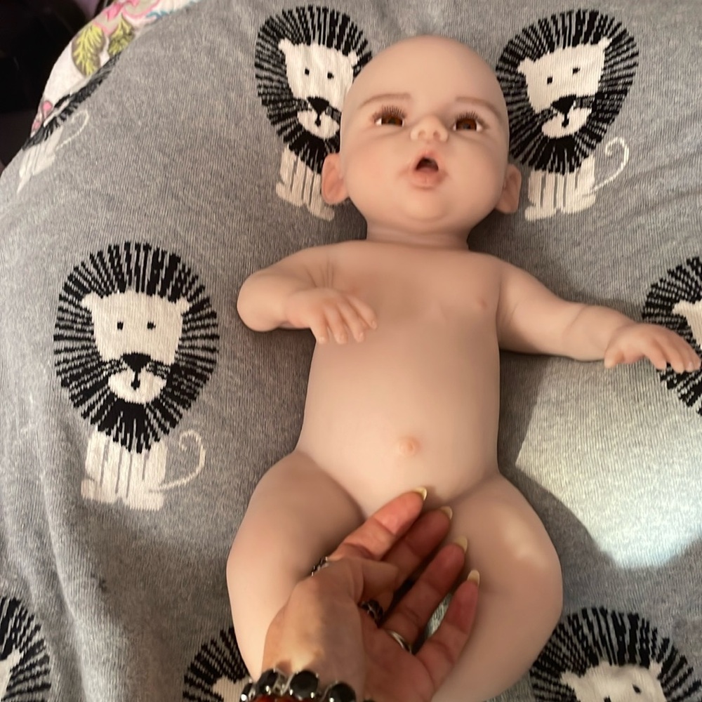 Full Body Platinum Silicone Baby Doll with Drink and Wet, armatures, skull. - Picture 8 of 14